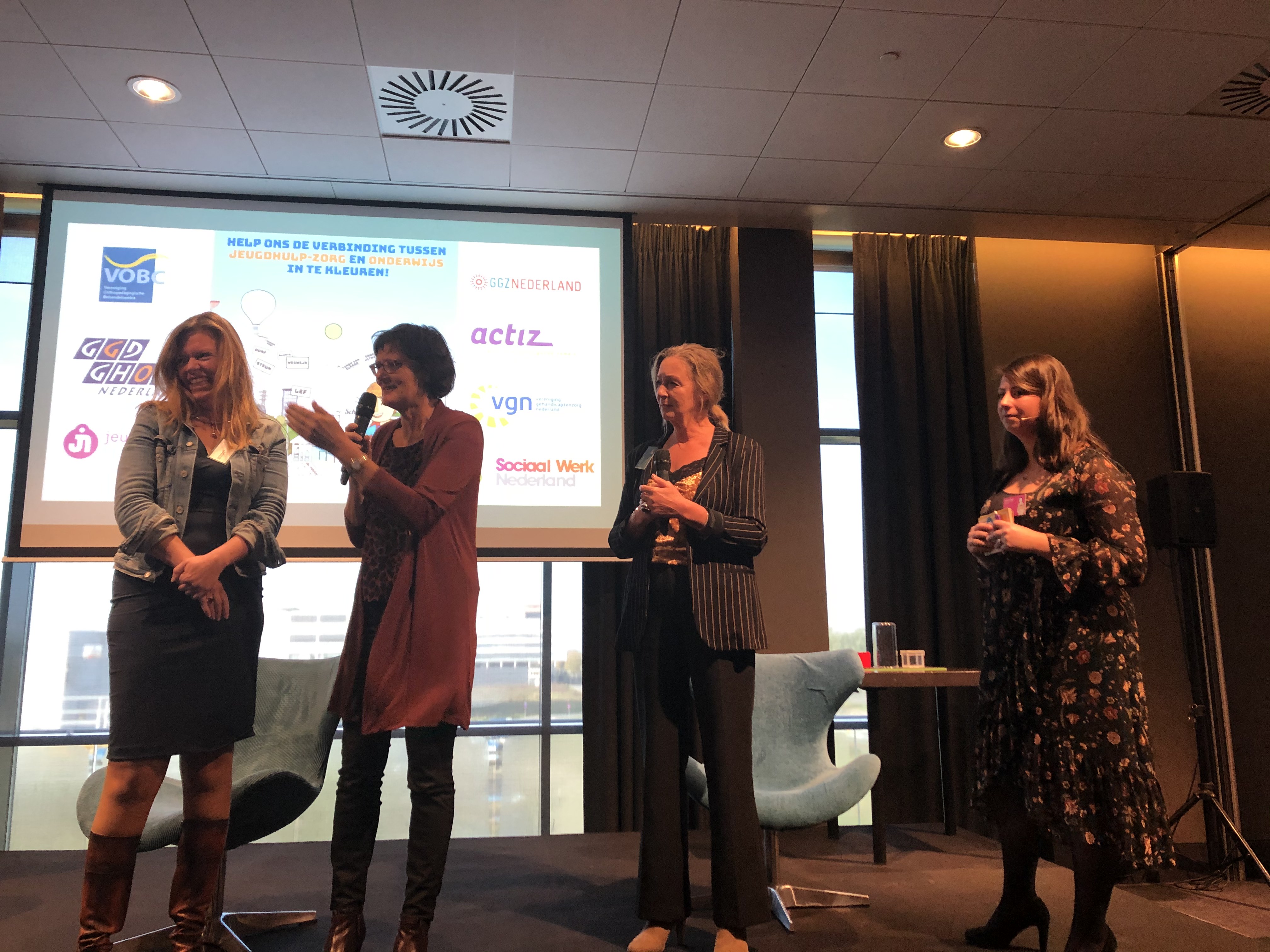 Foto: Jetta Spaanenburg en Ank Jeurissen (Utrecht) en Hanny Voskuylen (Leeuwarden) stellen zich voor.